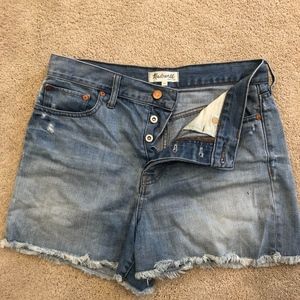 Hight rise cut off jean shorts